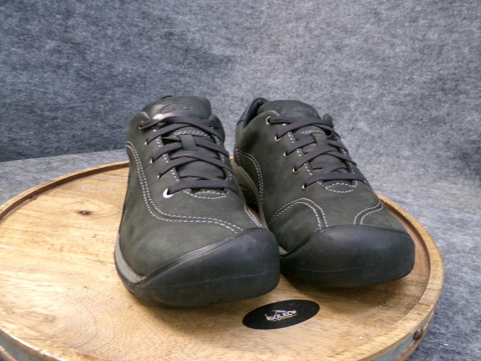 Scarpe sneakers basse casual KEEN Presidio II in pelle nera da donna taglia 11 US