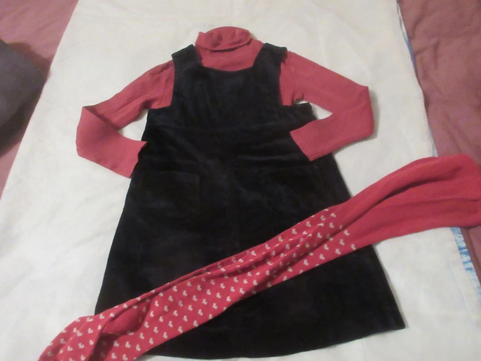 ensemble 8 ans:robe sans manche la redoute velours,sous pull gemo,collants - Photo 1/1