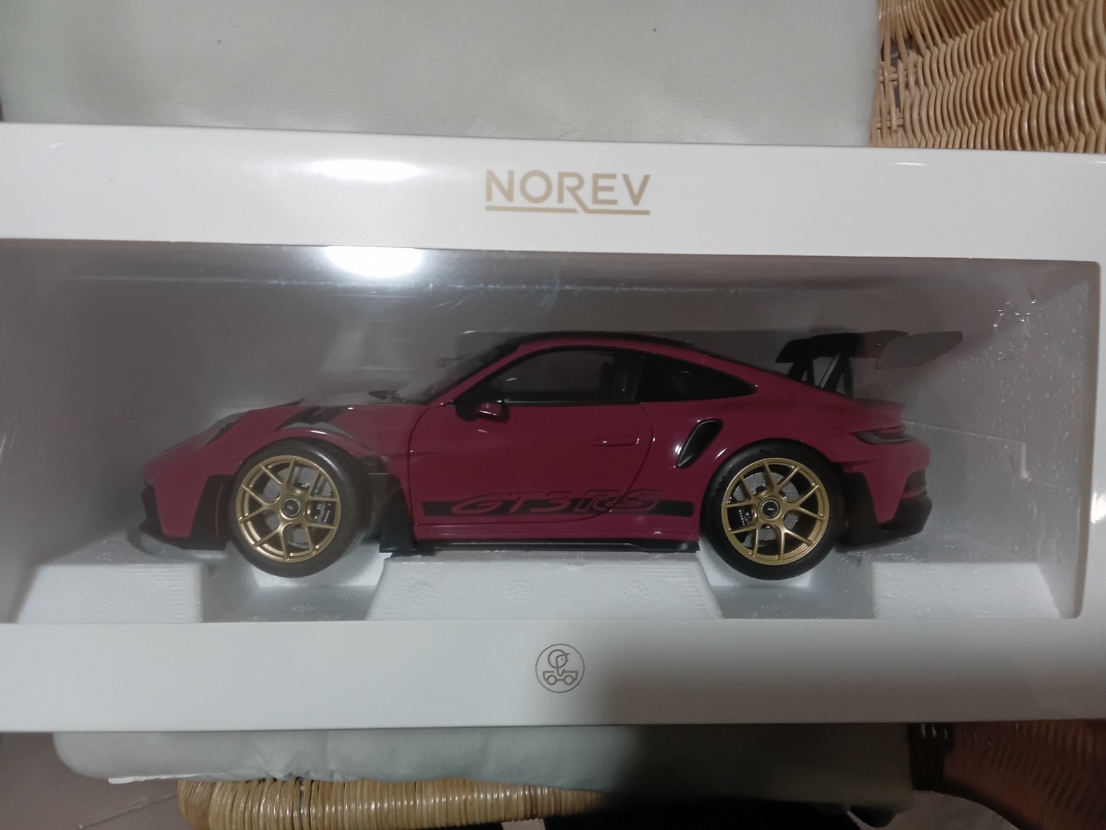 Porsche 911 GT3 RS Weissach 2022 Ruby Star 1/18 cadeau idéal pour passionné de circuit