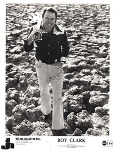 Roy-Clark-ABC-Dot-Records-November-1975-Black-amp-White-Press-Photo