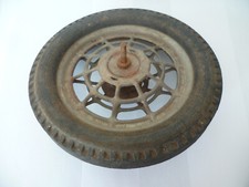 roue pour voiture a pedale ou tricycle années 60 pour restauration