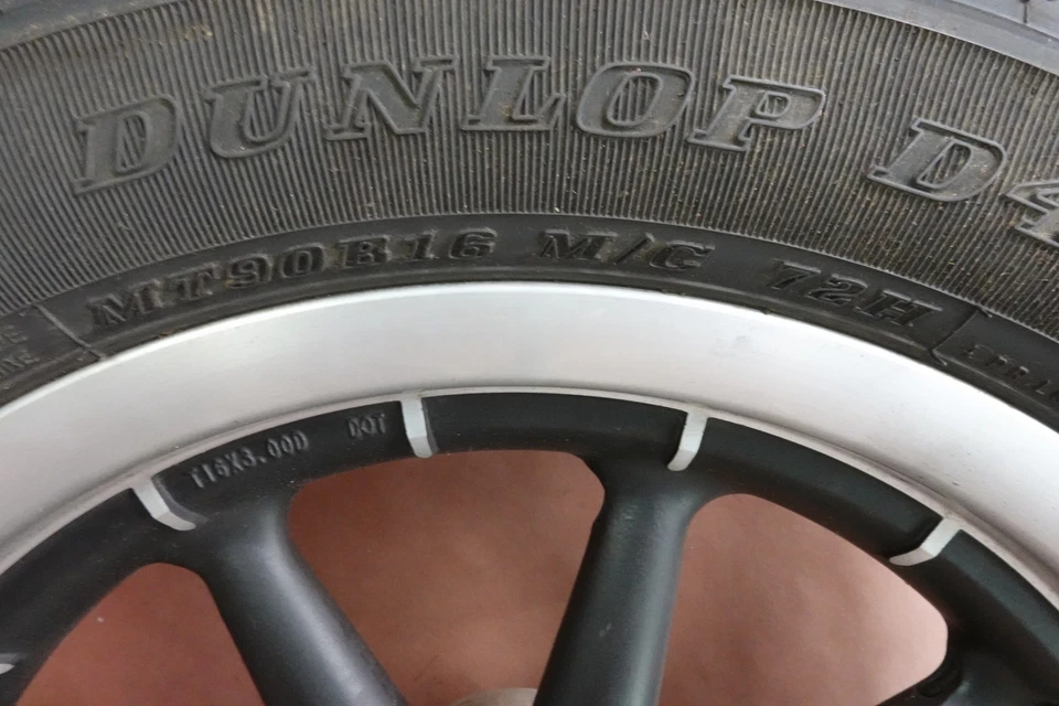 07-08 Harley Davidson Electra Glide Ultra Classic Llanta delantera Neumático MT90B16 Foto 3 de 4