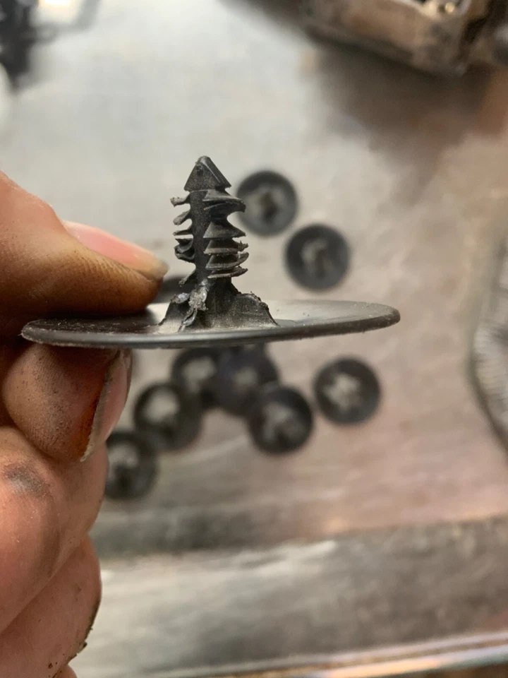 Упаковка из 11 зажимов для изоляционной прокладки капота 20064875 передняя наружная наружная gm CTS - Изображение 3 из 3