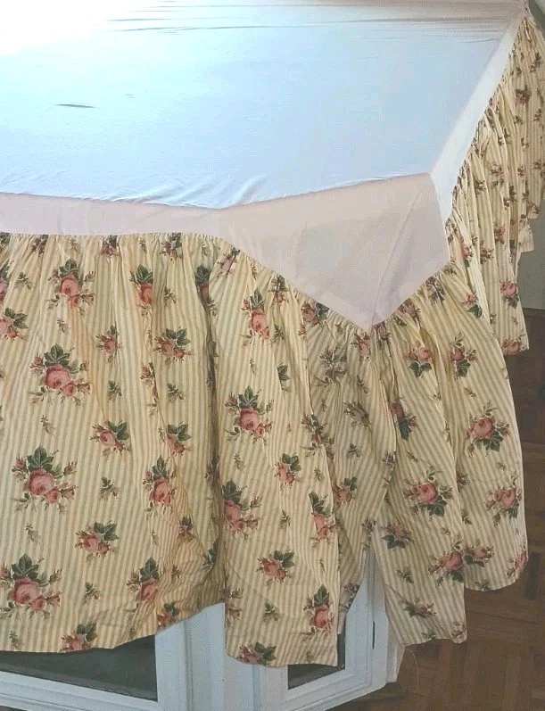 Falda de cama Ralph Lauren Cottage French Country tamaño king amarilla floral granja Foto 4 de 4