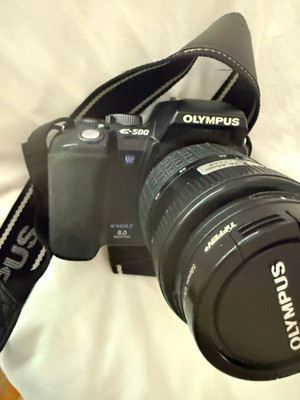 Olympus EVOLT E-500 Digital SLR Black w/ 14-45mm & 40-150mm, 8MP, 2.5'' USB