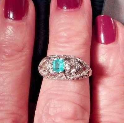 .50ct. Quadratischer Smaragd mit Diamanten drei Steinen Sterlingsilber Ring freie Größe 