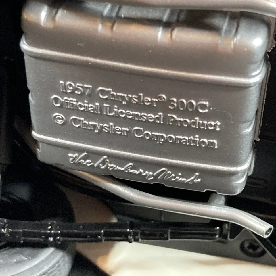 Chrysler 300C 1957 Danbury como nuevo modelo fundido a presión 1:24 blanco con techo blando extraíble Foto 3 de 4