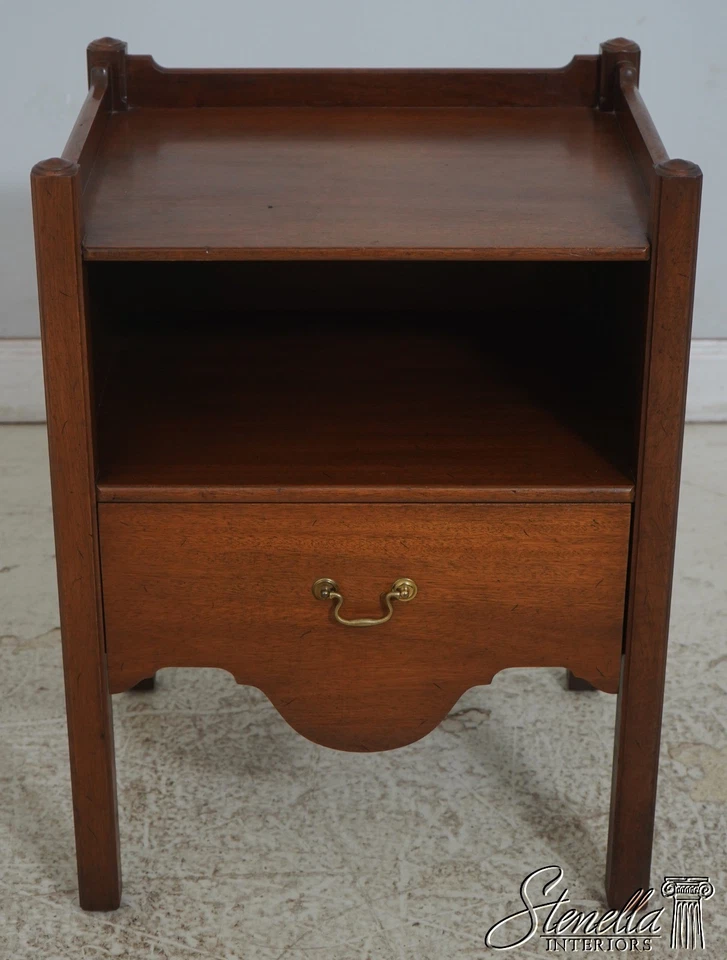 F70279: KITTINGER WA-1030 Colonial Williamsburg Mahogany Nightstand - Image 2 of 4