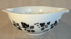 PYREX Black Gooseberry Cinderella Bowl 443 - 2 1/2 Qt.