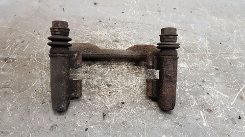 Bremssattelträger Sattelhalter Hinten Rechts 253x10 VW 1K/1KP/5M/1KM Golf 1.9