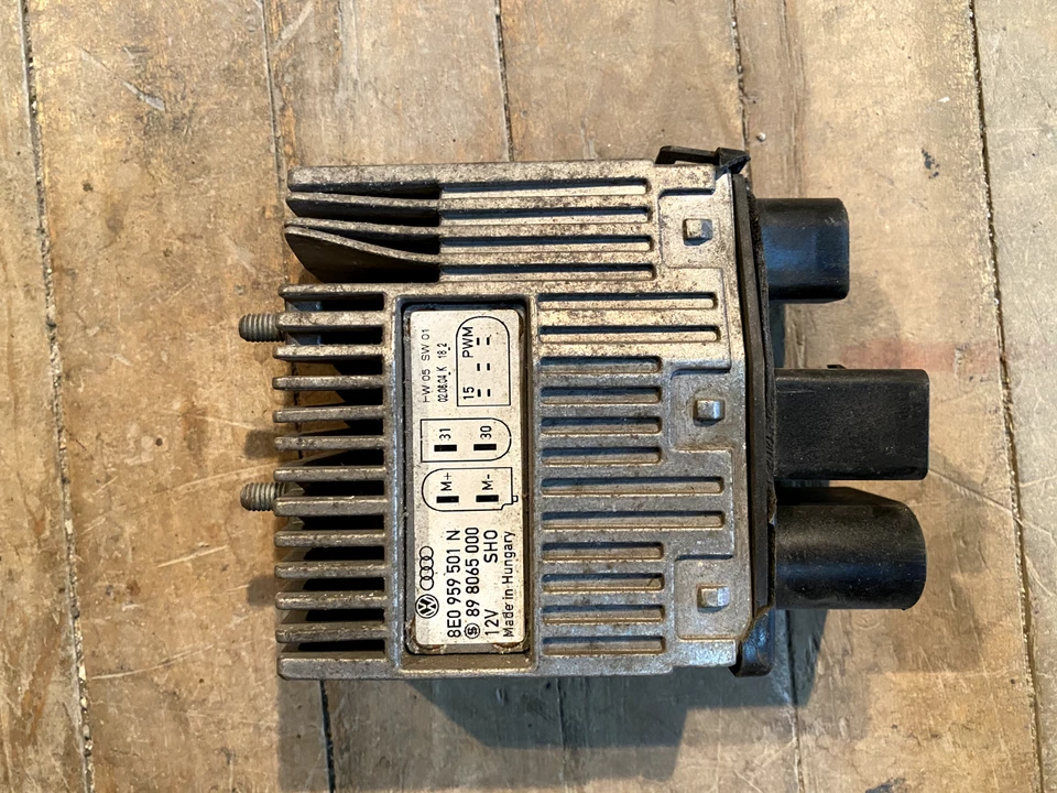 2004-2010 Audi RS4, S4, S5 módulo de controle do ventilador de refrigeração do motor usado pelo fabricante de equipamento original 8E0959501N - Imagem 3 de 4