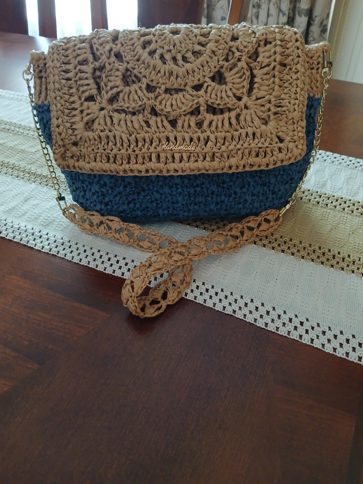 Cartera de rafia de ganchillo hecha a mano