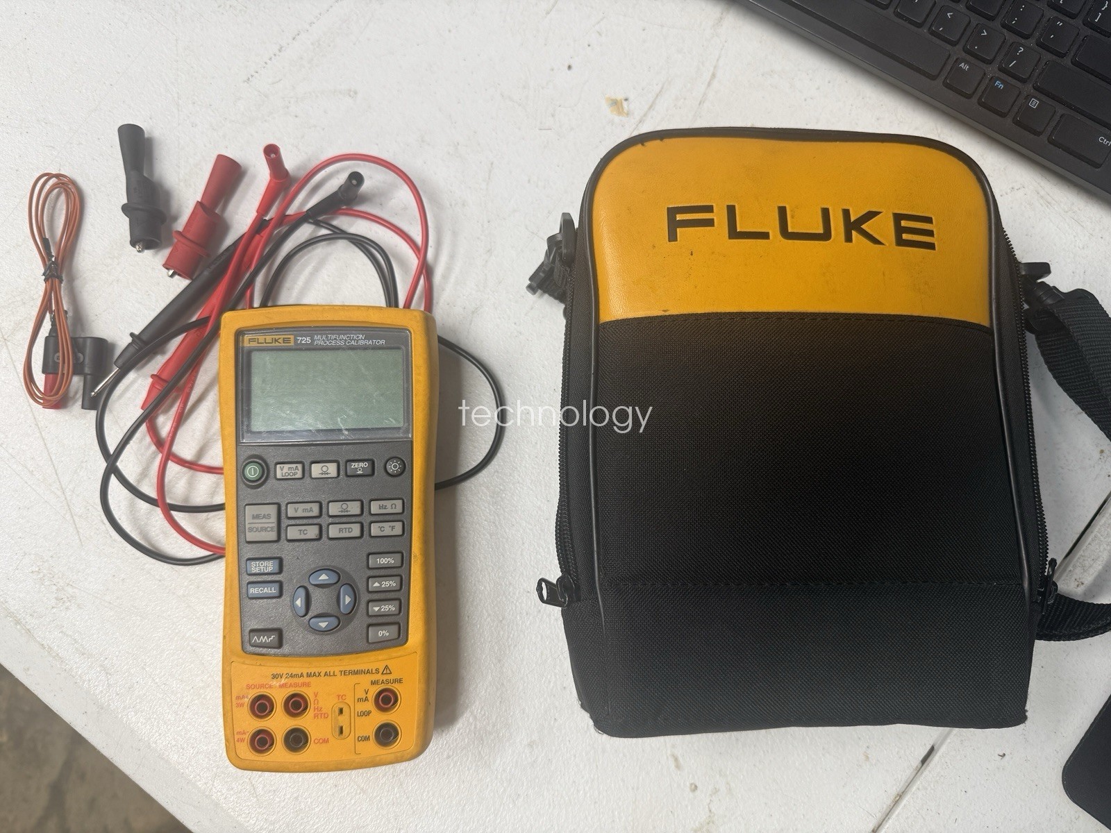 Fluke 725 Multifunction Process Calibrator Testing with accessories-50