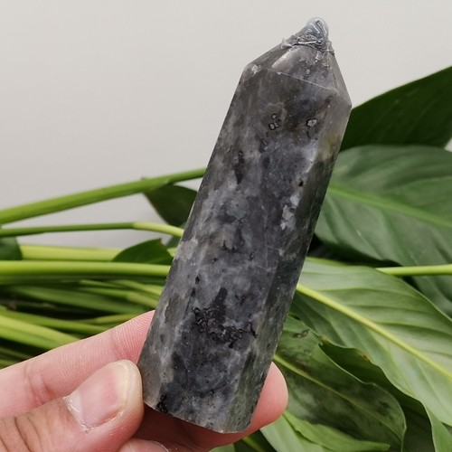 Varita de punto de cristal de cuarzo obelisco espectrolita negra natural 500 g Reiki aleatoria - Imagen 8 de 9
