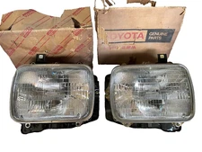 Fit for TOYOTA Hilux LN40 RN40 LN46 RN46 HEADLIGHT LAMPS LH+RH NOS JAPAN