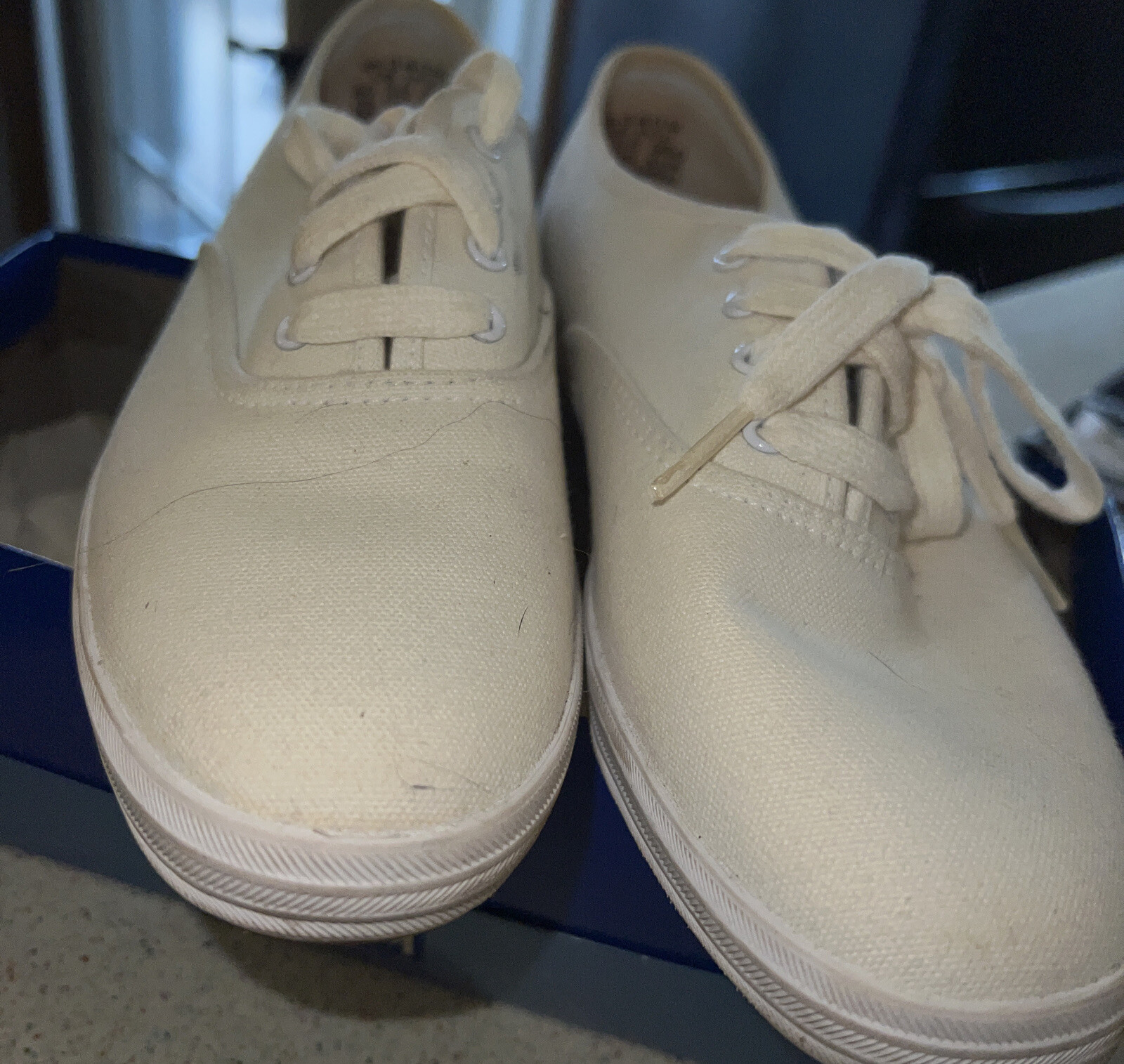 Keds women’s 8 -white canvas sneakers-rare Vintage