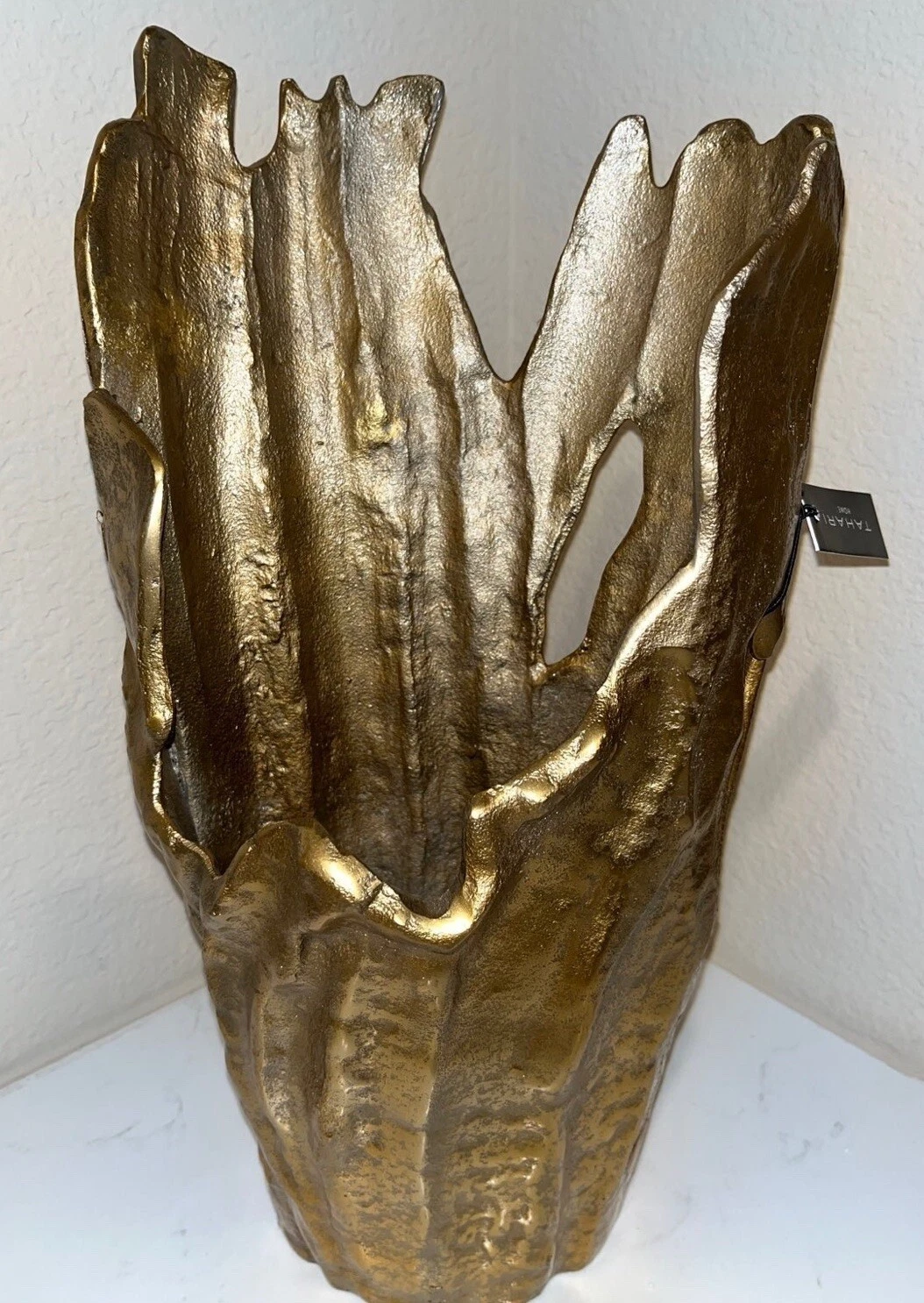1-NWT TAHARI HOME GOLD/BRASS METAL DECORATIVE VASE
Opens in a new window or tab