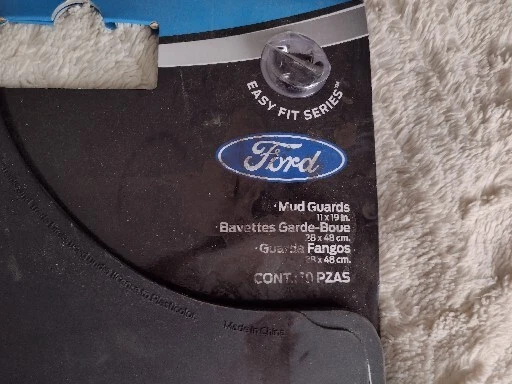 Par de guardabarros Ford Easy Fit 11" x 19" con Ford azul ovalado plásticolor negro NUEVO Foto 4 de 4