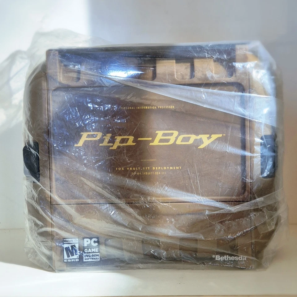 Fallout 4 Pip-Boy Collectors Edition Model 3000 Mk IV with game new NIB - Image 2 of 4