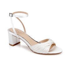 Women's Jewel Badgley Mischka Pretty Round Toe Dress Sandals Ivory Satin