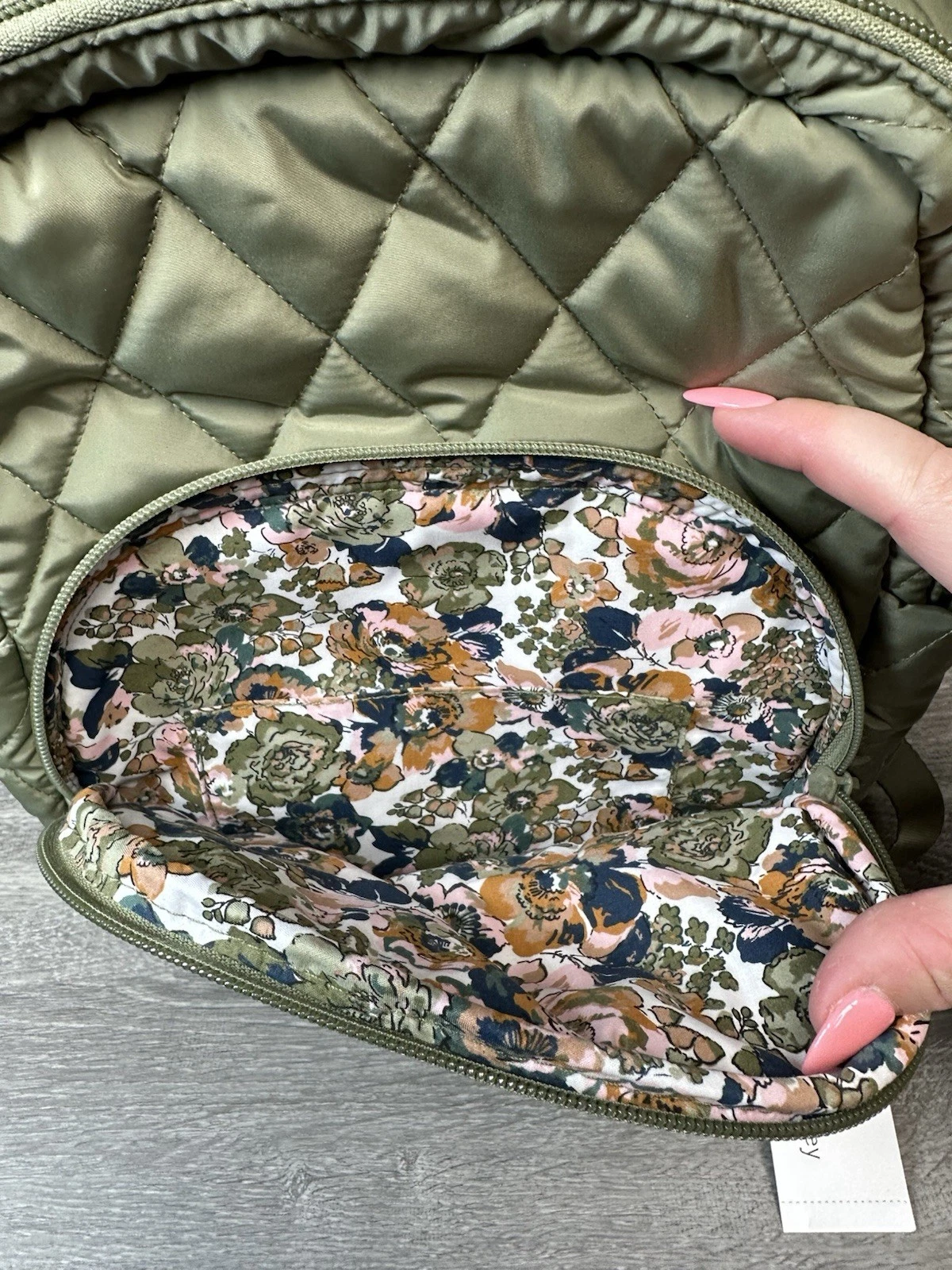 Zaino trapuntato compatto ultraleggero Vera Bradley verde salvia piccolo prezzo al pubblico consigliato $ 155 nuovo con etichette