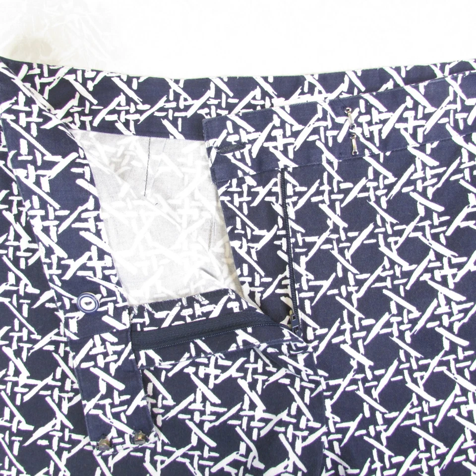 Liz & Co 18 码裁剪卡普里裤球形装饰几何图案弹力海军蓝 — 第 4/4 张图片