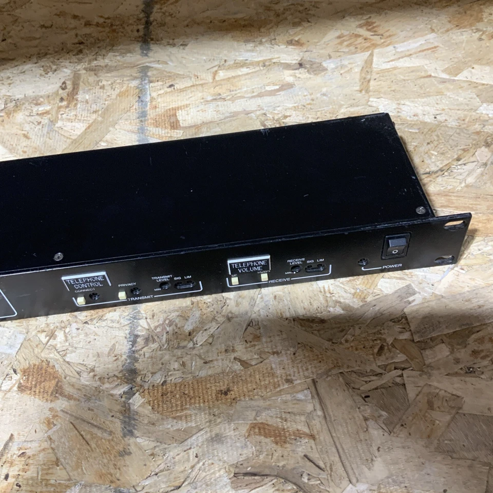 LECTROSONICS TH2 Digital Telephone Hybrid Teleconferencing Sound System. - Image 3 of 4