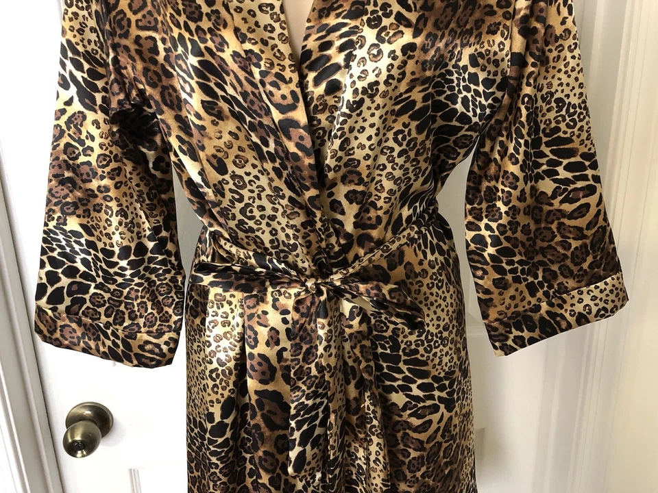 Bata Secret Treasures con estampado de leopardo para mujer pequeña 4 6 tela ajustada longitud corta Foto 3 de 4