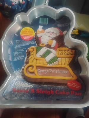 Wilton Santa 'N Sleigh 2105-3236 Aluminum Cake Pan Seasonal Silver