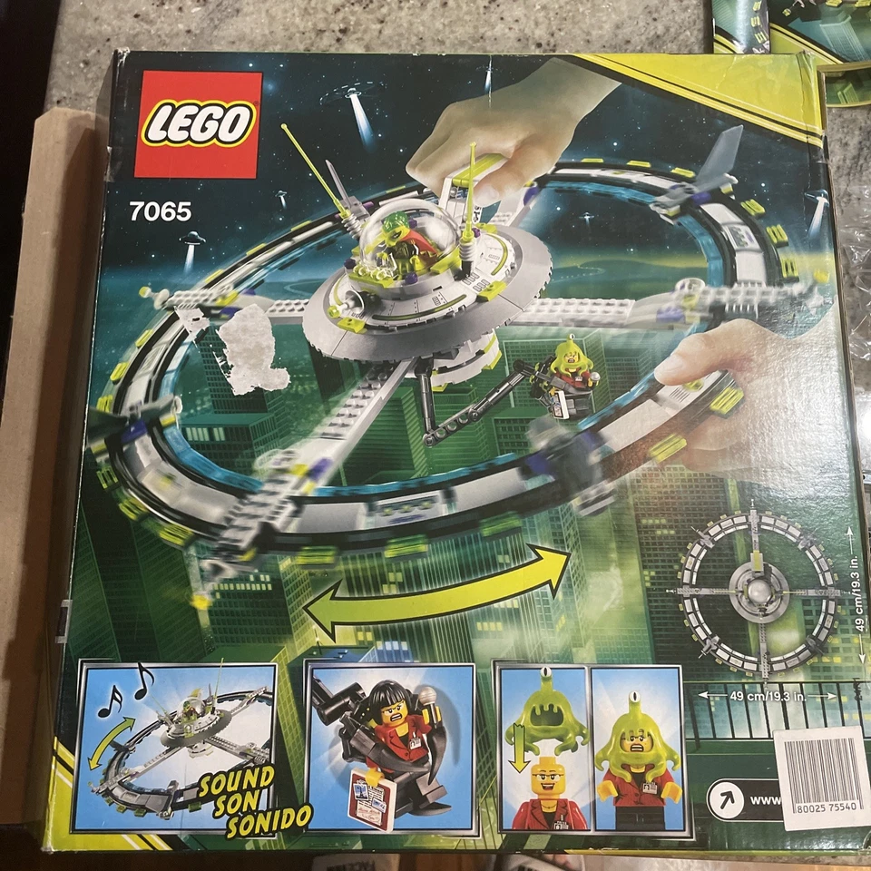 LEGO Space: Alien Mothership (7065) - New in Box. One sticker missing  - Image 2 of 4