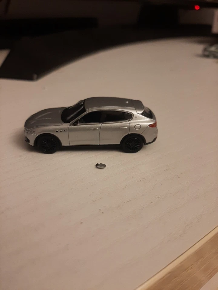 1:87 Minichamps Maserati Levante grigio metallizzato, LEGGERE DESCRIZIONE - Immagine 4 di 4