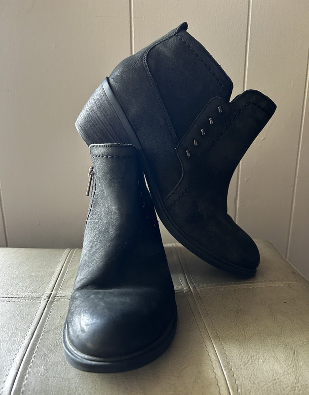 Clarks Black Leather  Ankle Booties Round Toe Side Zip Women's US 9.5 EU 41