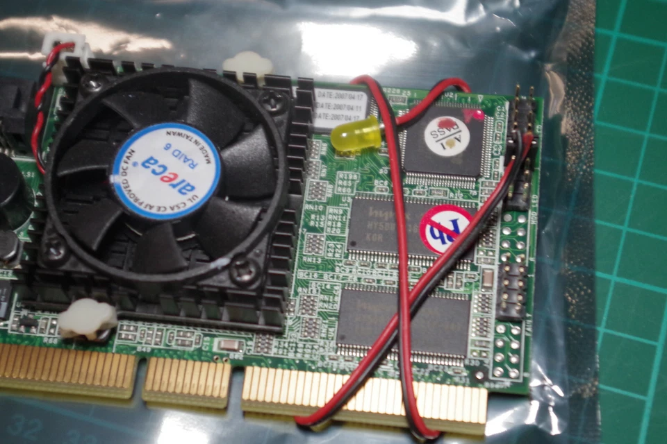 Areca 71-11100H-0013 4xSATA II 256MB RAID Cotroller PCIX adapter ARC-1100 - Image 4 of 4