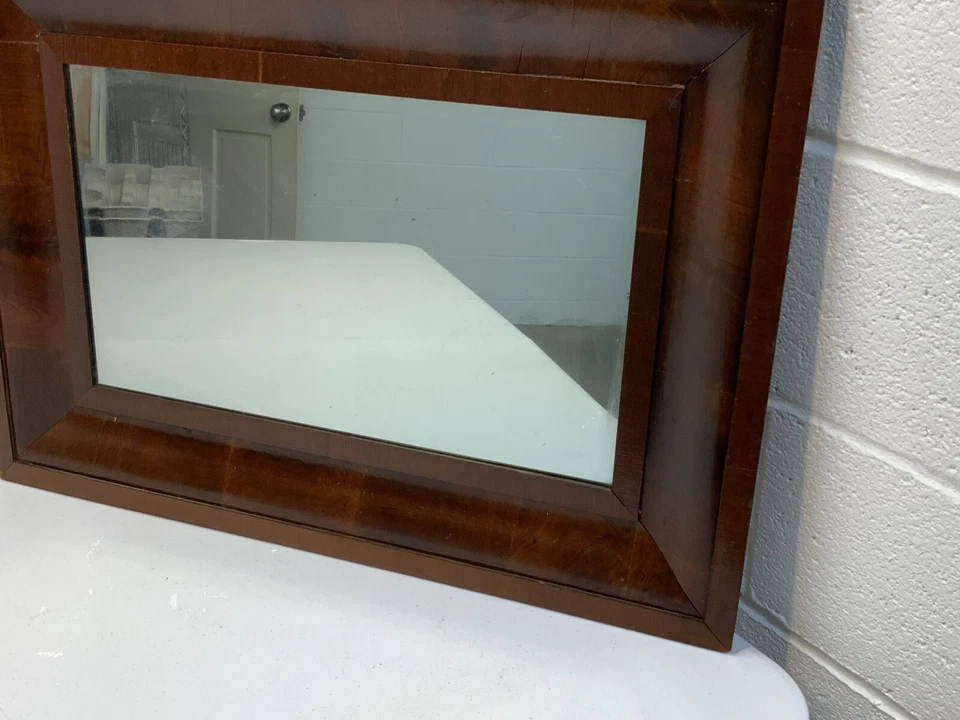 Espejo antiguo americano caoba Ogee, circa 1830-1840, 20 1/2" X 28 3/4" Foto 4 de 4