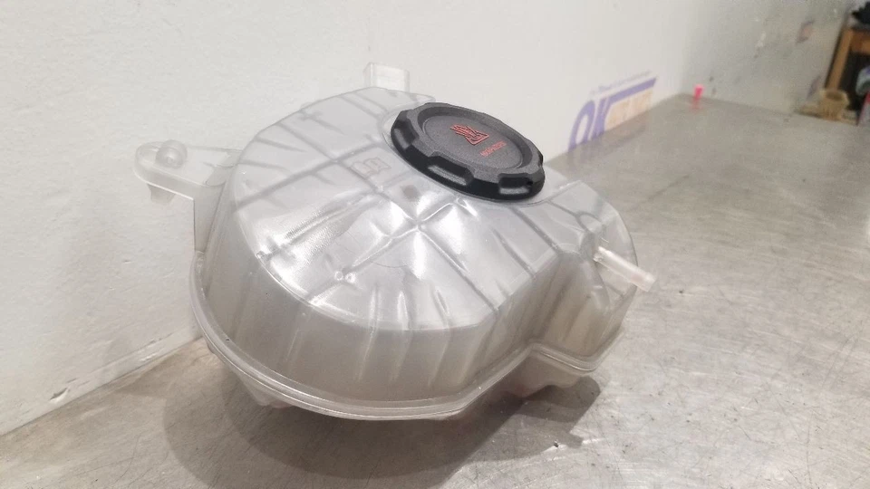 24 VOLKSWAGEN GOLF R MK8 DEPÓSITO DESBORDAMIENTO Foto 4 de 4