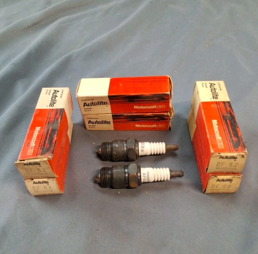 Nos Ford Autolite Bf-42 Sparkplugs - Set Of 8 same as Champion F11Y