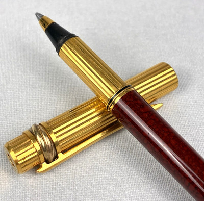 VTG 1990 Must de Cartier Trinity Bordeaux Lacquer Pen w Godron Pattern Gold Cap