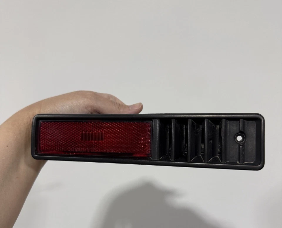 GEO TRACKER SUZUKI SIDEKICK LUCES MARCADORAS VENTILADAS LATERALES 1989-95 TAPA DE HOJALATA TAPA DURA  Foto 3 de 4