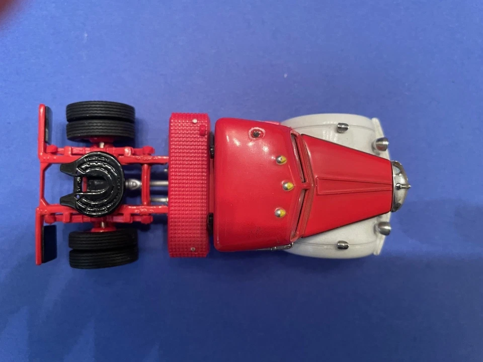 1998 Mattel Matchbox Budweiser 1948 Diamond T Truck and Trailer - Image 3 of 4