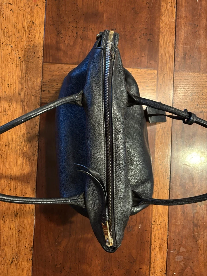 Женская черная кожаная сумка-тоут Prada Vitello Daino - Изображение 3 из 4