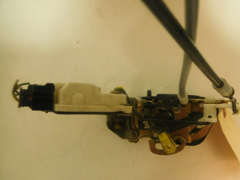 Привод замка левой задней двери 2003-2006 Hyundai Elantra 2,0 л 4 цилиндра A/T - Изображение 3 из 4