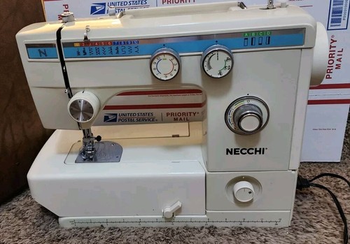 VINTAGE NECCHI SEWING MACHINE MODEL 535FA - Picture 2 of 7
