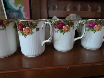 Beautiful Royal Albert Old Country Roses Bristol Beaker Mugs. Set of 8. England!