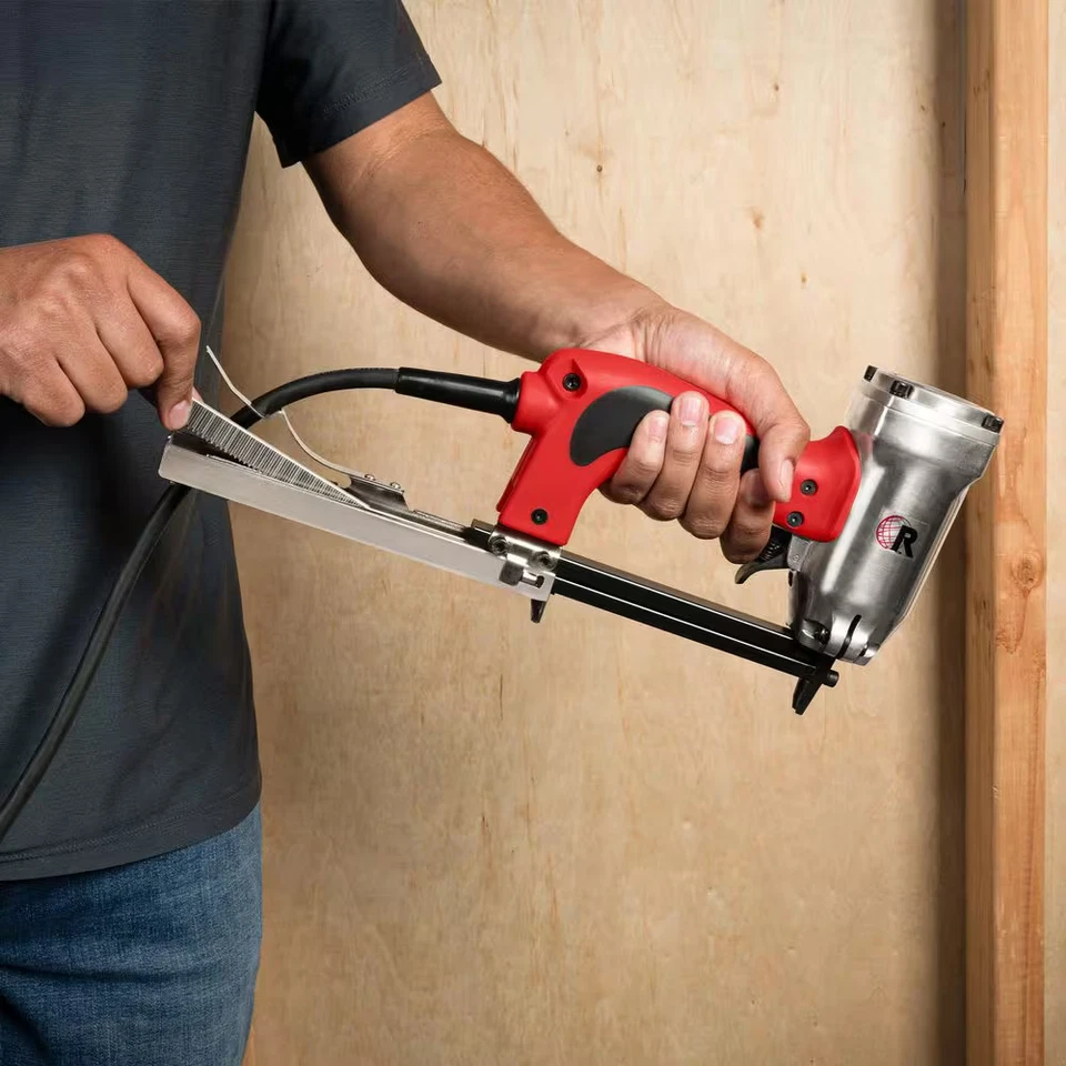 Grapadora de alfombras eléctrica de 3/16 pulgadas Corona, grapas calibre 20 Foto 4 de 4