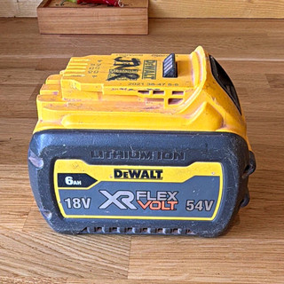 DEWALT XR FLEXVOLT 18V/54V 6Ah Li Ion Power Tool Battery Pack spares or repair
