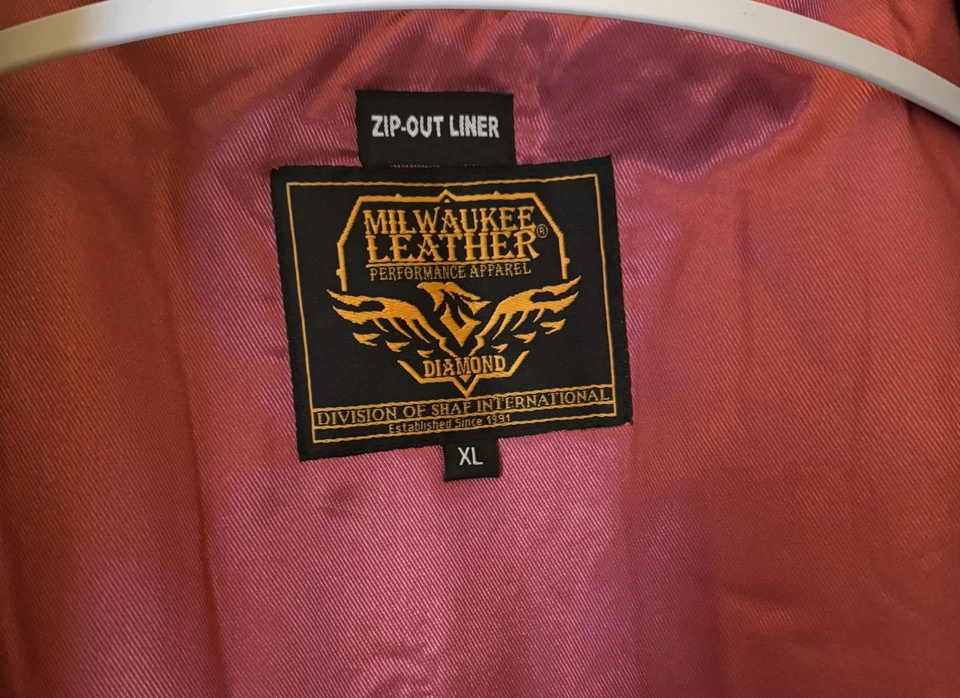 CHAQUETA MOTERA DE CUERO MILWAUKEE MUJER XL, NEGRA Y ROSA Foto 3 de 4