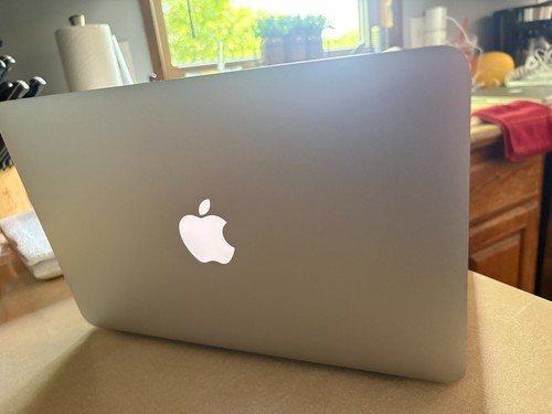 Apple MacBook Air (2014) #77 thumbnail 2
