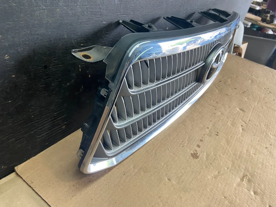 Гибридная передняя верхняя решетка радиаторная решетка с эмблемой Toyota Highlander 2008-2010 годов выпуска O8066 DG от оригинального производителя - Изображение 3 из 4