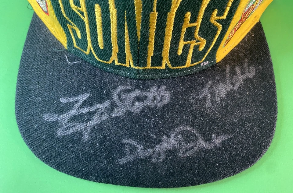Seattle Sonics Autographed Hats * Lot of 2 * 1997-98 Supersonics - NEW - LOOK 2X - Image 2 of 4