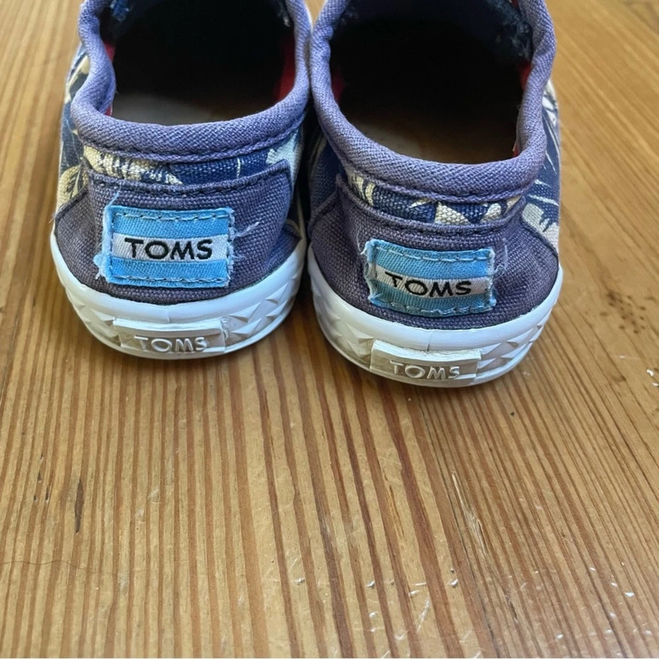 Zapatilla deportiva Toms azul marino palma floral sin cordones para niños pequeños TALLA 6 Foto 2 de 4
